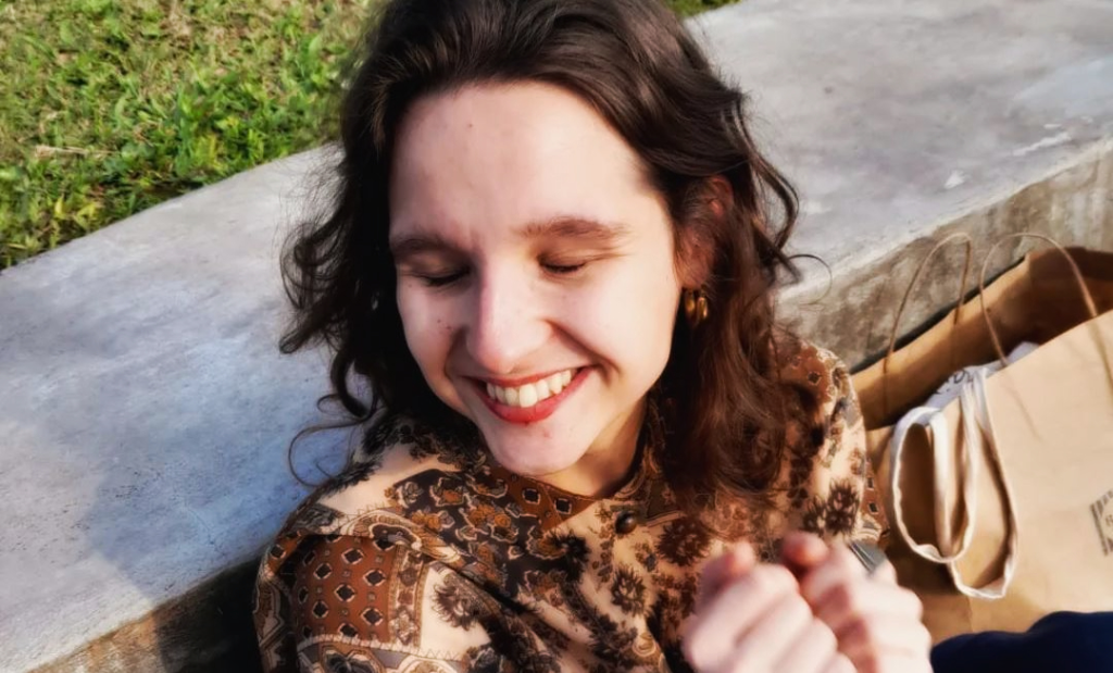 Júlia Maia confronta a sociedade machista e exibe suas ‘feridas escondidas’