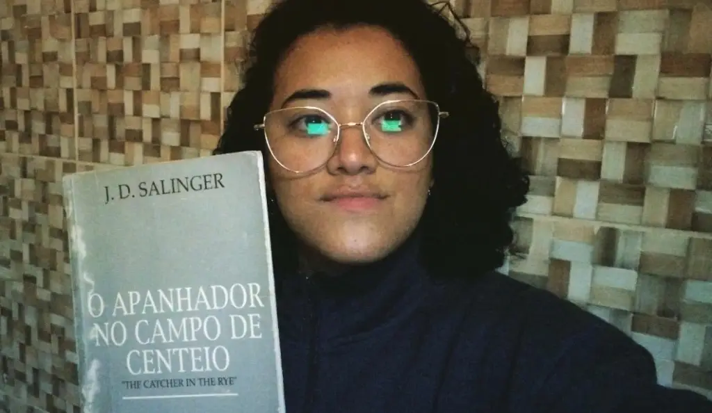 A paulistana Phi Pereira indica “O Apanhador no Campo de Centeio”